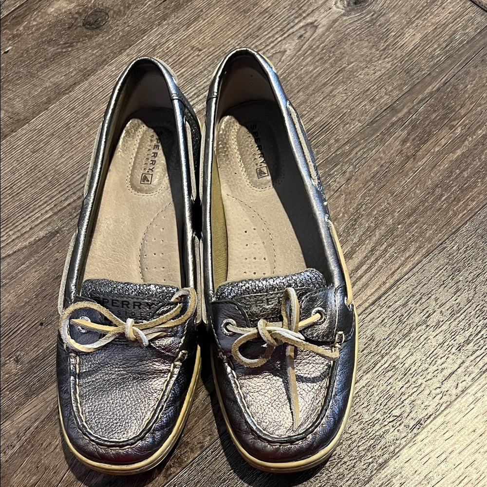 Sperry Women's Metallic Loafers with Beige Laces